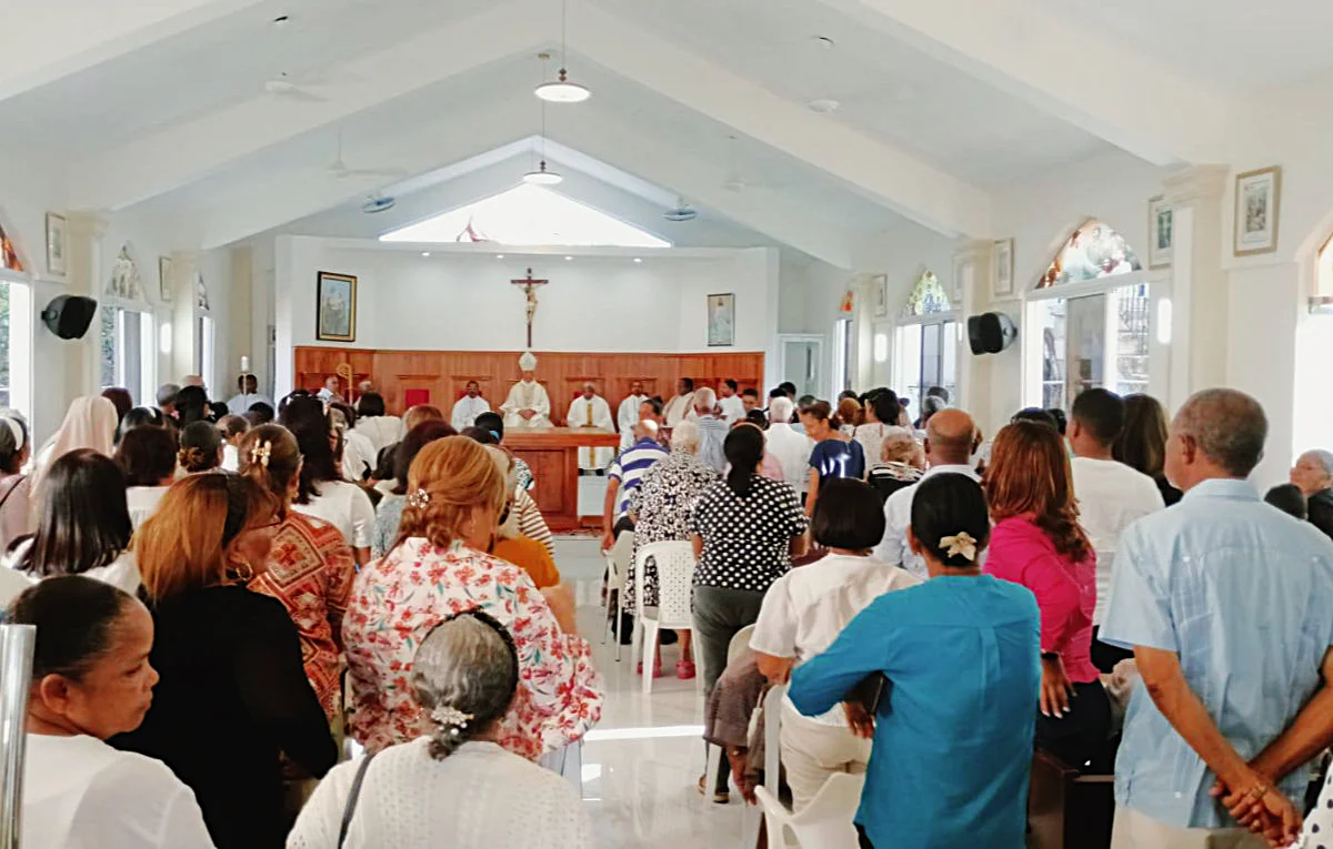 𝙈𝙤𝙣𝙨. 𝘼𝙣𝙙𝙧𝙚́𝙨, 𝙗𝙚𝙣𝙙𝙞𝙘𝙚 𝙚𝙡 𝙣𝙪𝙚𝙫𝙤 𝙖𝙡𝙩𝙖𝙧 𝙮 𝙨𝙖𝙜𝙧𝙖𝙧𝙞𝙤 𝙙𝙚 𝙡𝙖 𝙧𝙚𝙢𝙤𝙯𝙖𝙙𝙖 𝙥𝙖𝙧𝙧𝙤𝙦𝙪𝙞𝙖 𝙉𝙩𝙧𝙖. 𝙎𝙧𝙖. 𝙙𝙚 𝙡𝙖 𝙑𝙞𝙨𝙞𝙩𝙖𝙘𝙞𝙤́𝙣 𝙙𝙚 𝙈𝙖𝙧𝙞́𝙖 